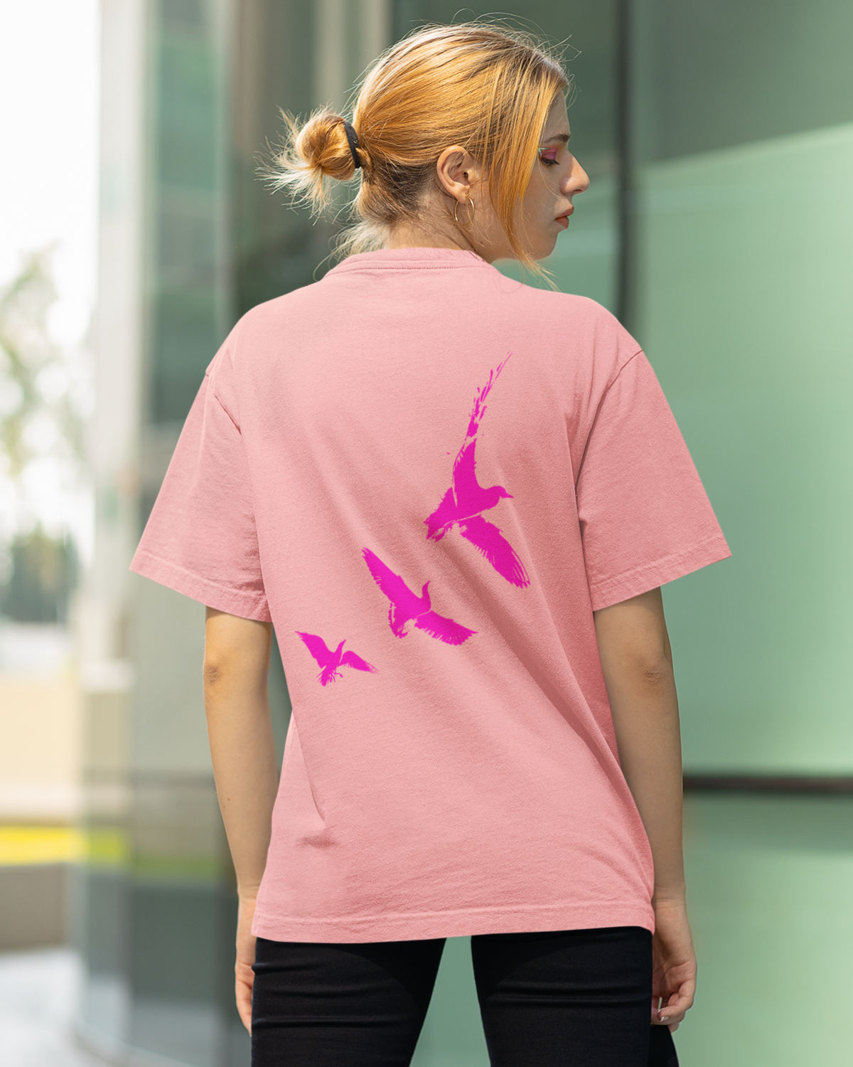 Playera Oversize de mujer con letras blessed y aves