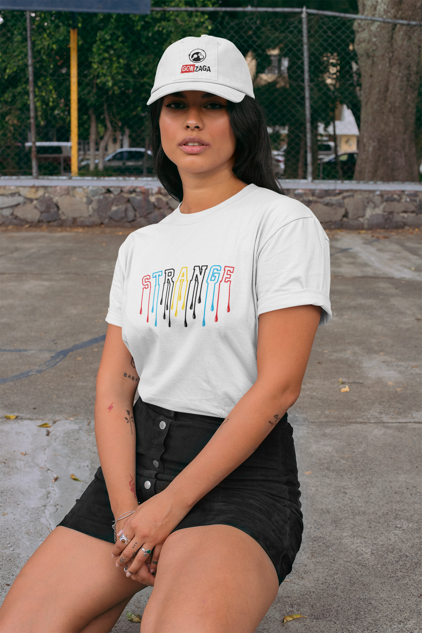 Playera de mujer con letras escurridas estrange