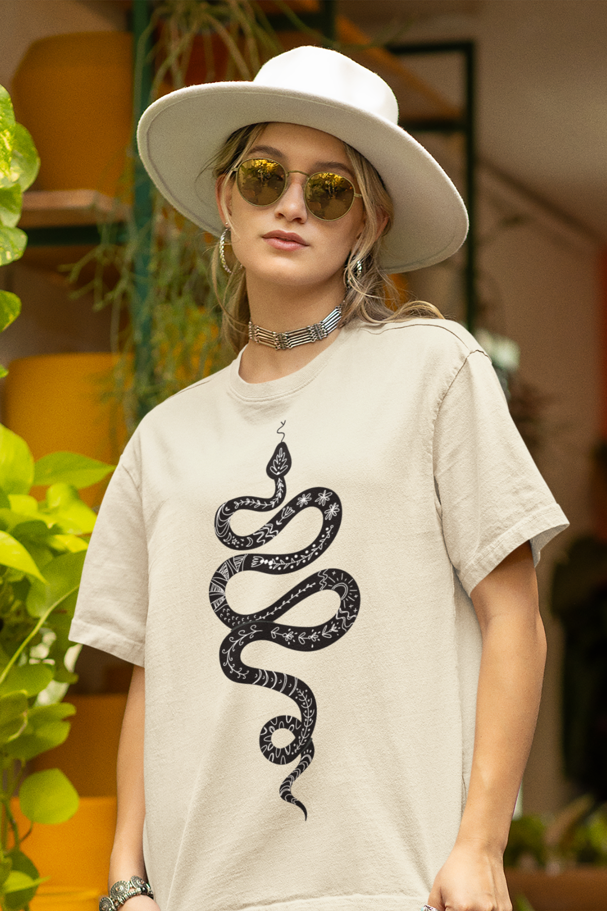 Playera Oversize de mujer con serpiente