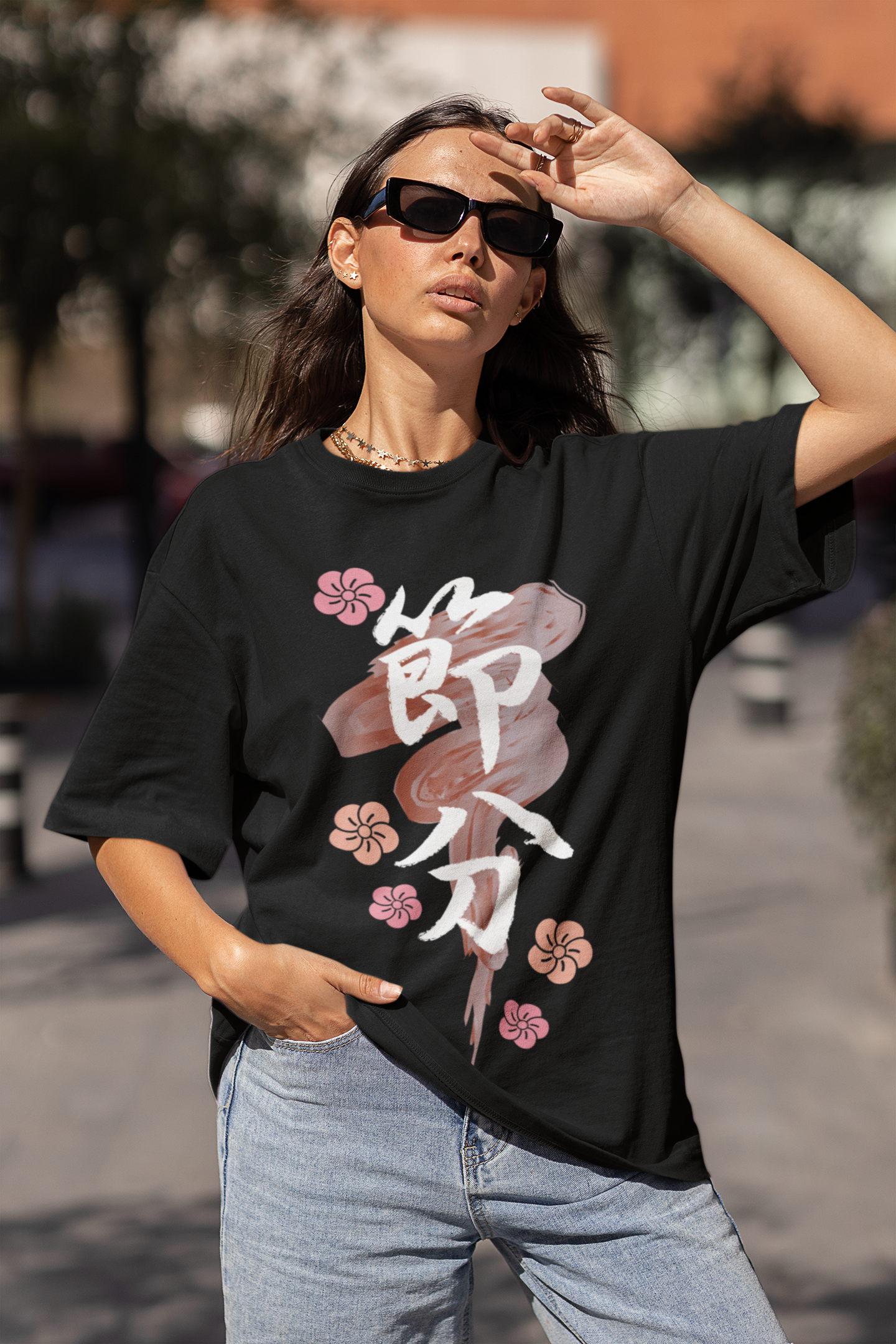 Playera Oversize de mujer con estampado de letras chinas