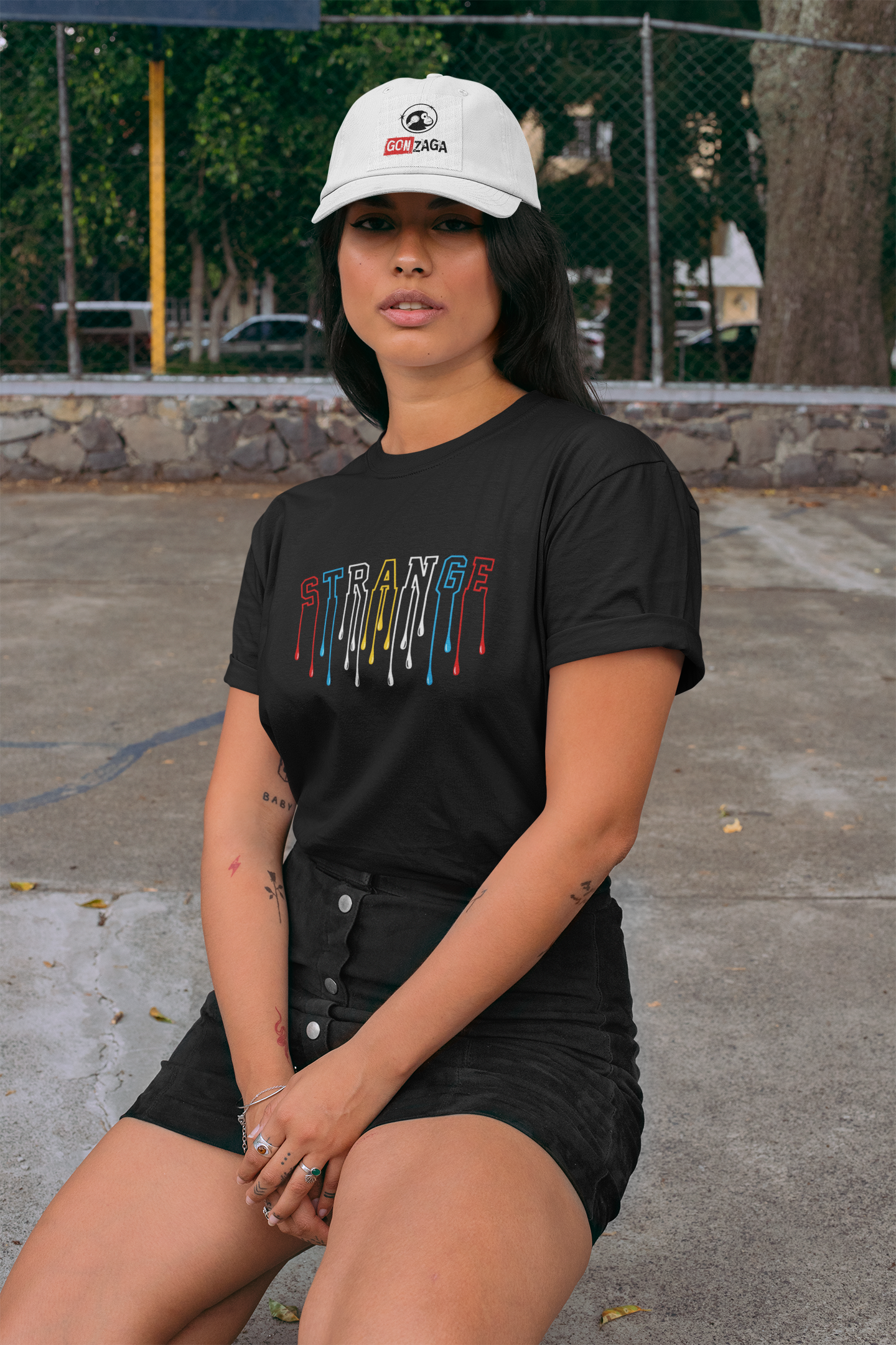 Playera de mujer con letras escurridas estrange