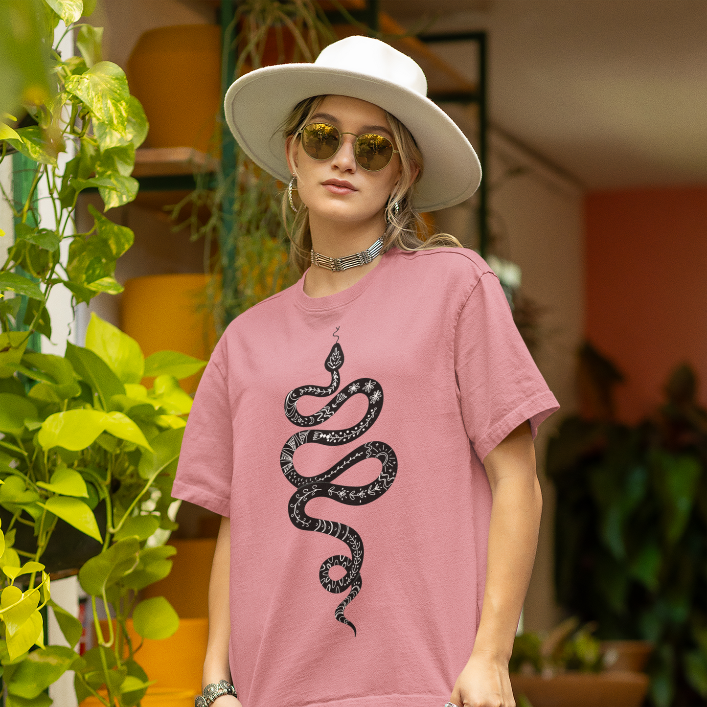 Playera Oversize de mujer con serpiente