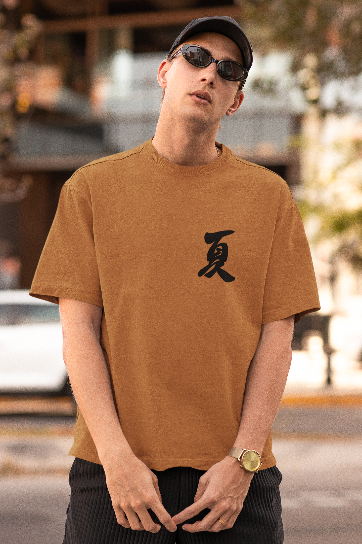 Playera Oversize de hombre con letras chinas