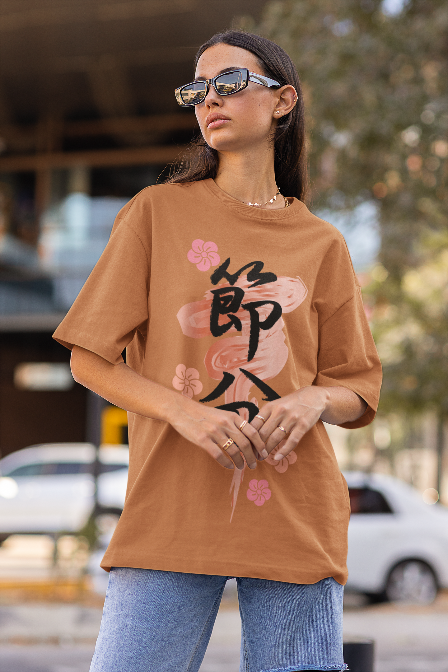 Playera Oversize de mujer con estampado de letras chinas