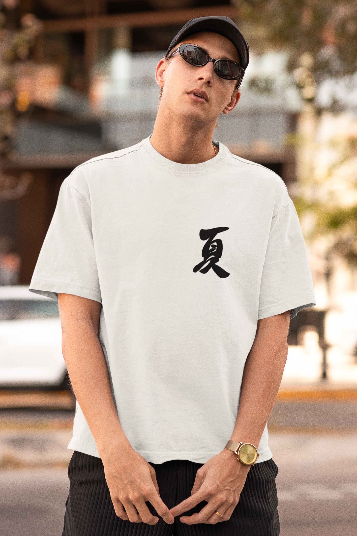 Playera Oversize de hombre con letras chinas