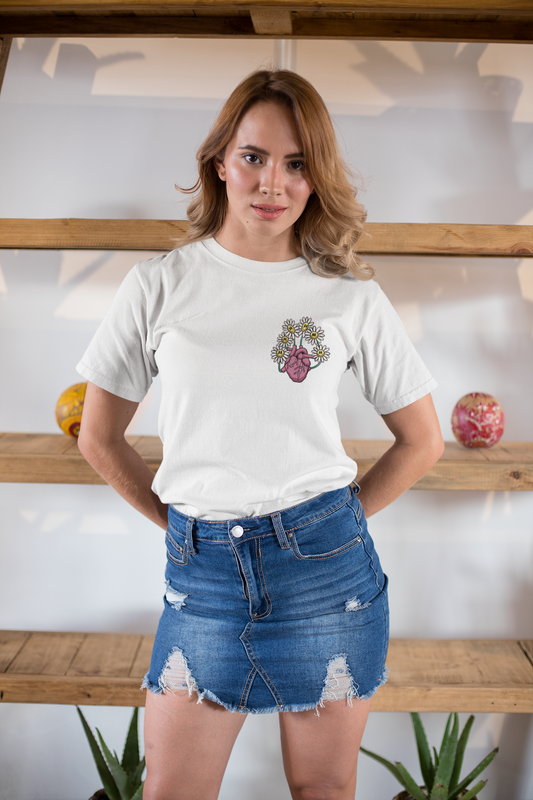 Playera de manga corta de mujer estampado de corazón con flores