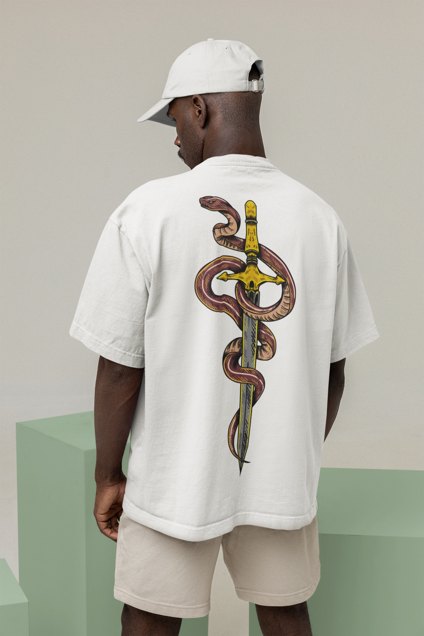 Playera Oversize de hombre con estampado de espada con serpiente