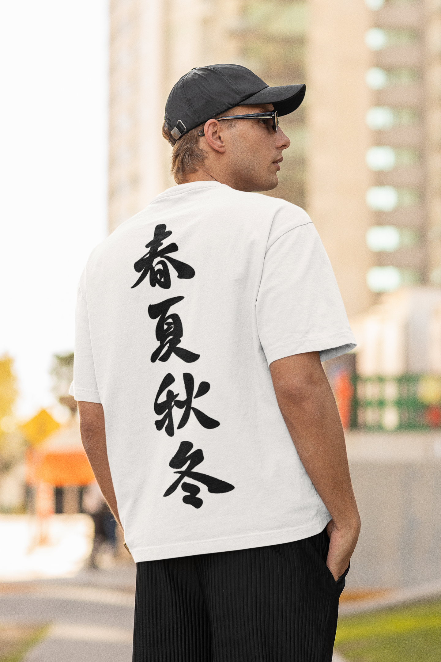 Playera Oversize de hombre con letras chinas