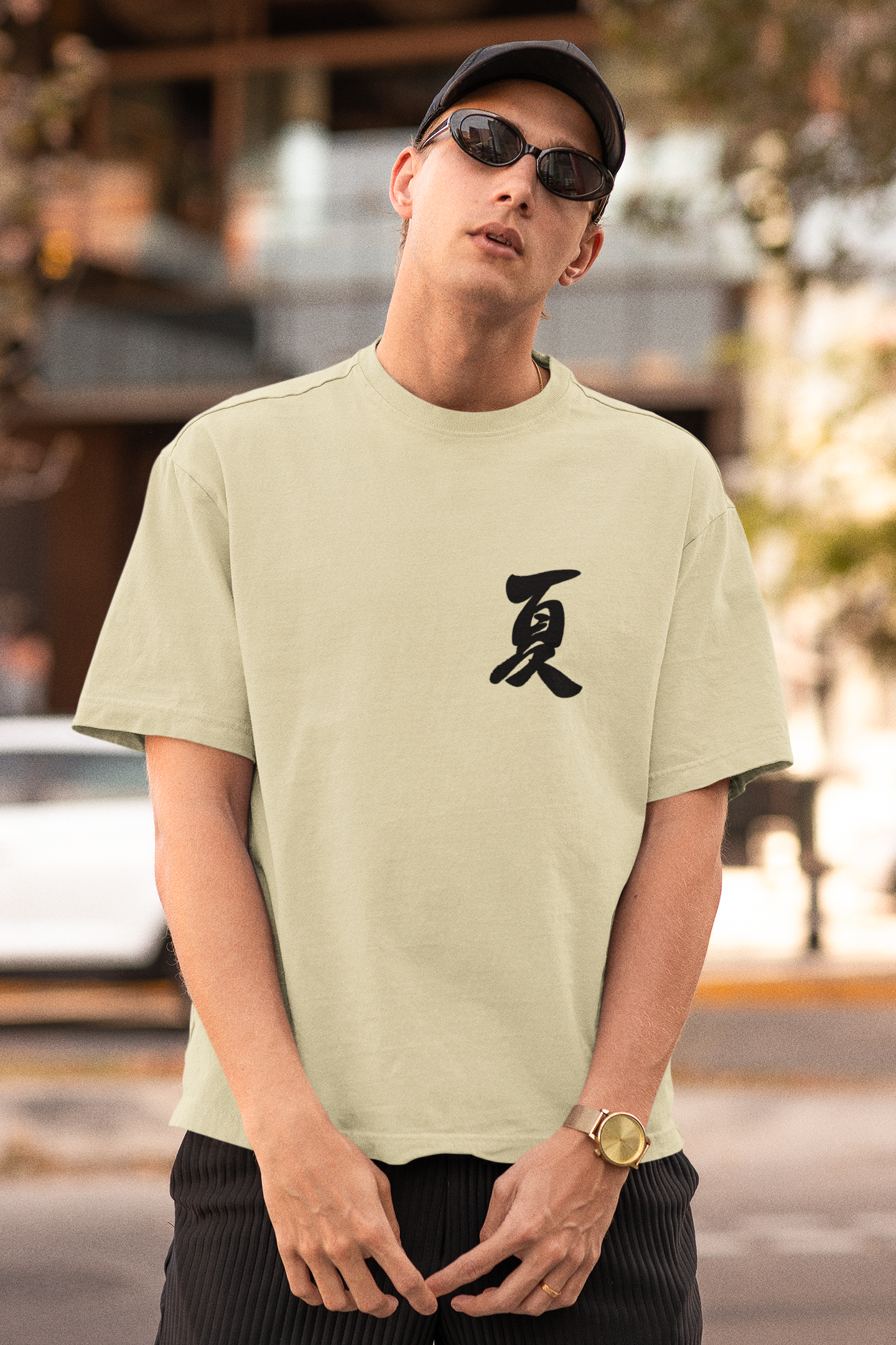 Playera Oversize de hombre con letras chinas