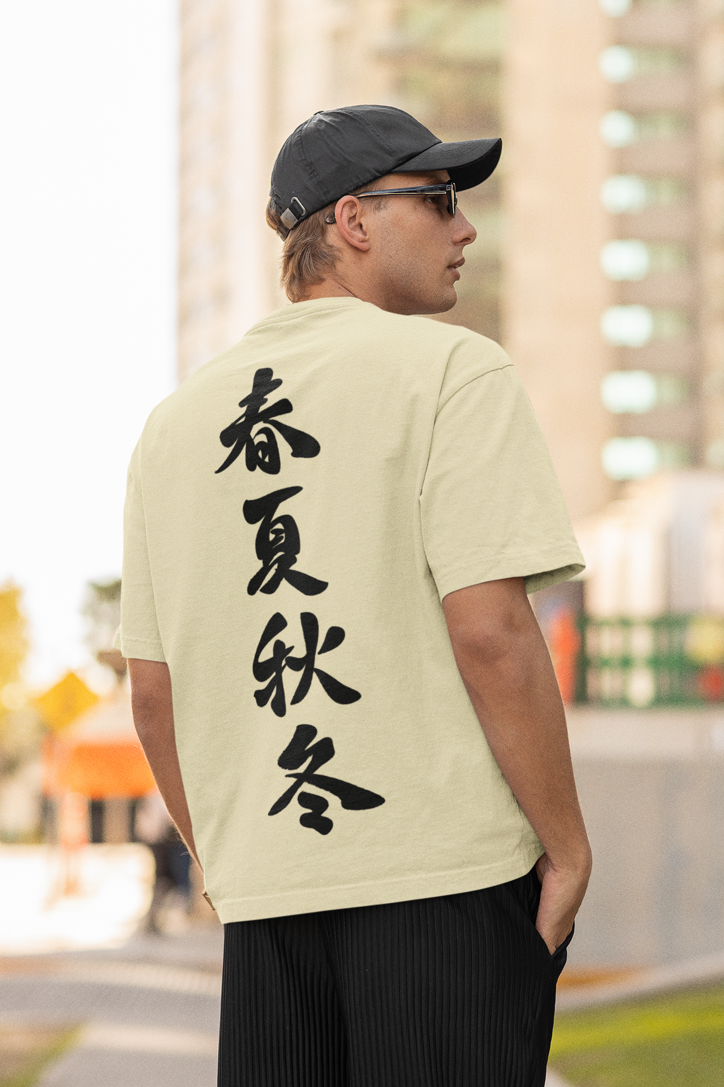 Playera Oversize de hombre con letras chinas