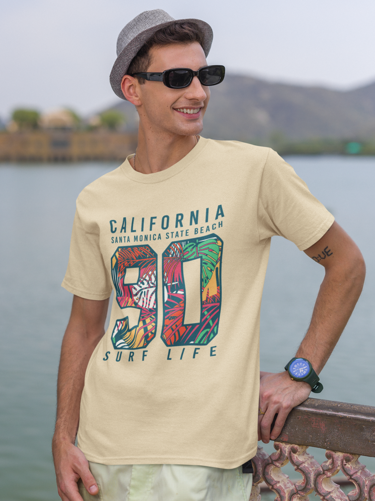 Playera de hombre manga corta estampado de letras california 90