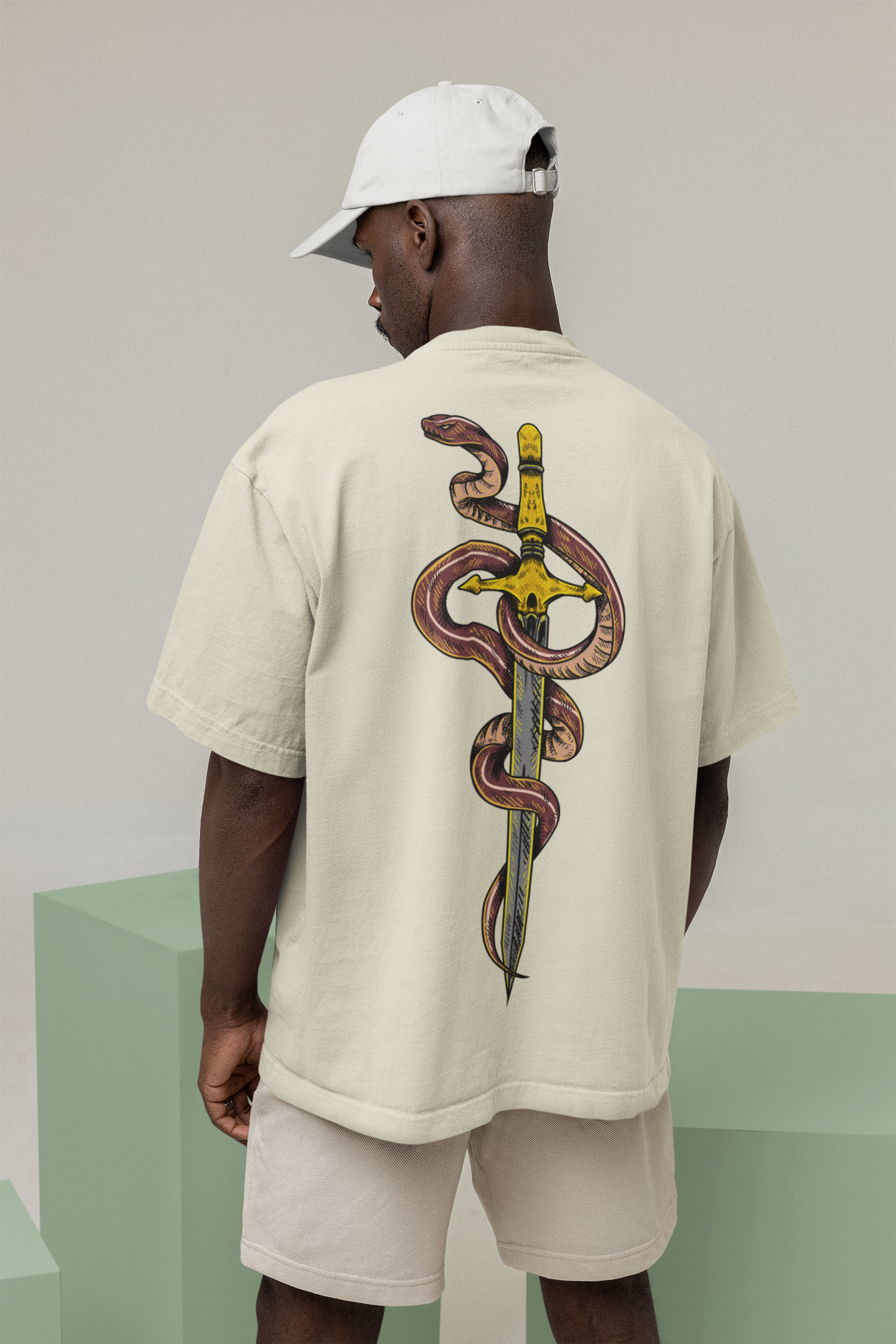 Playera Oversize de hombre con estampado de espada con serpiente