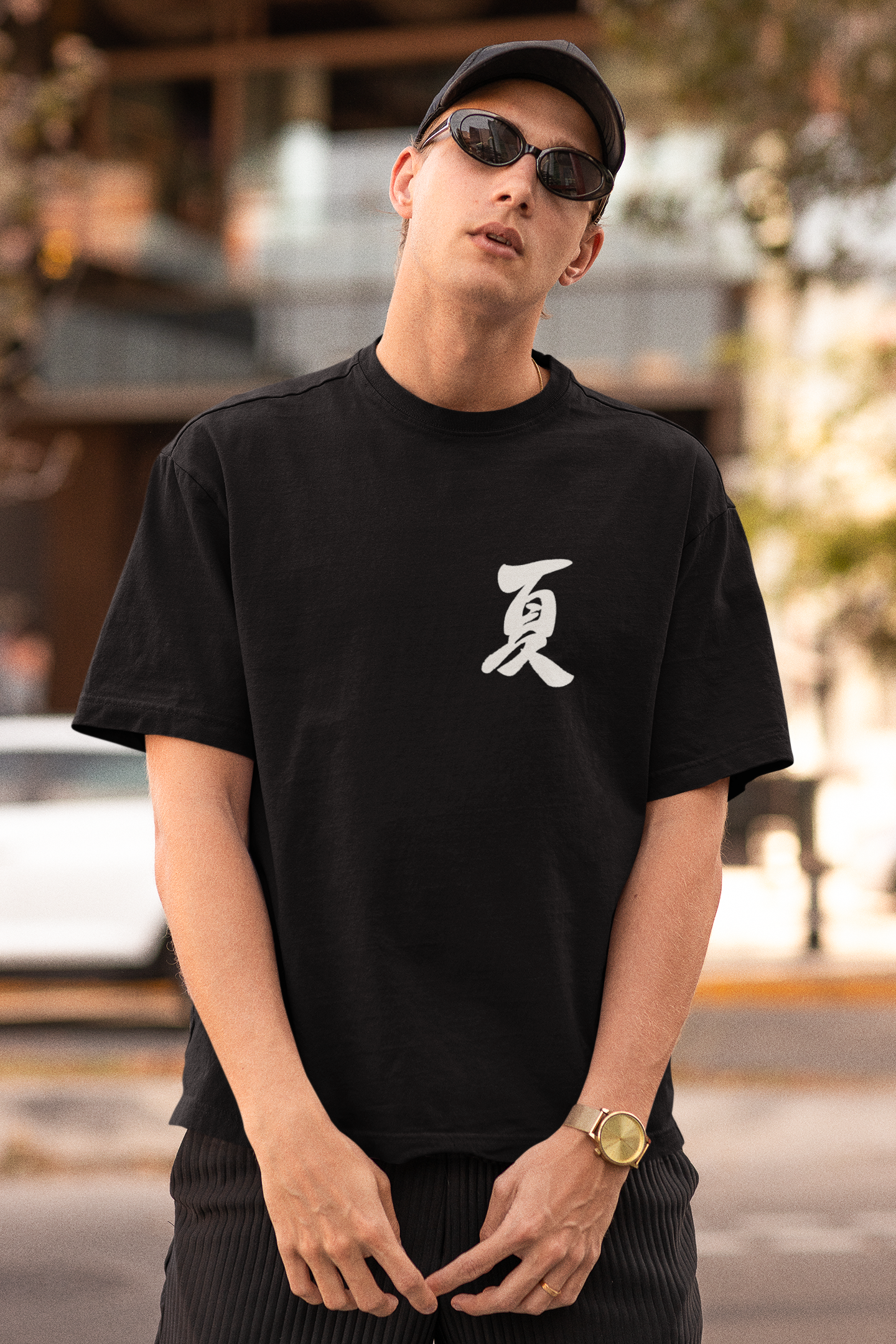 Playera Oversize de hombre con letras chinas