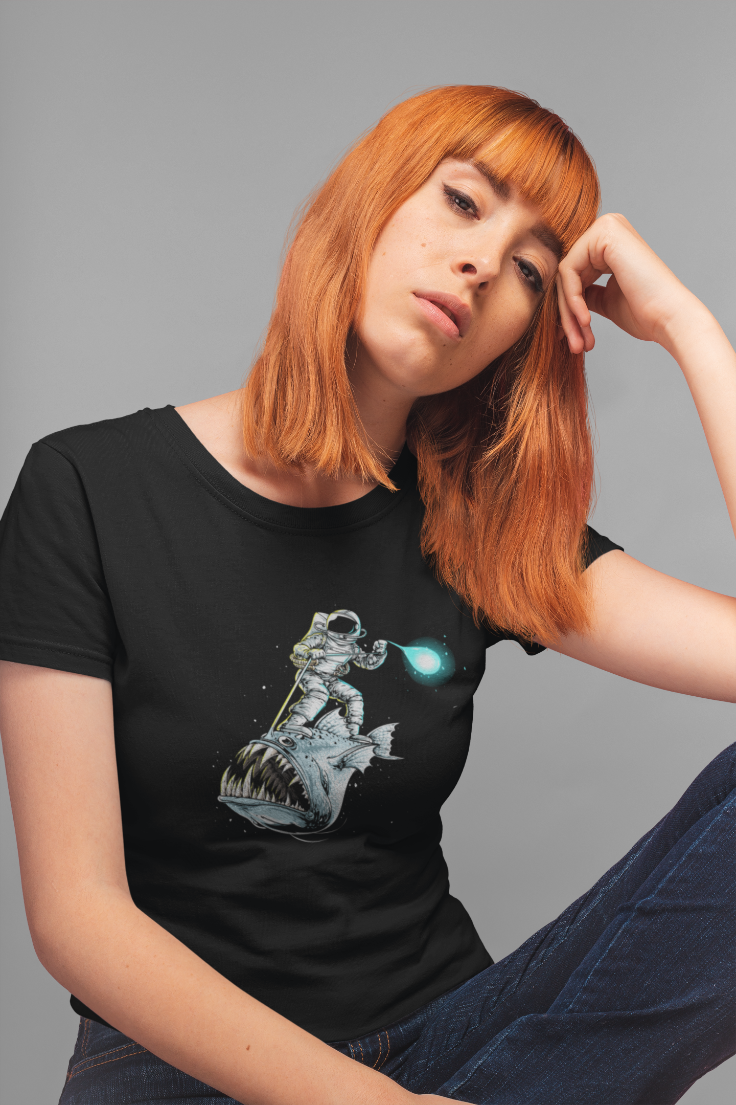 Playera de manga corta de mujer estampado de astronauta