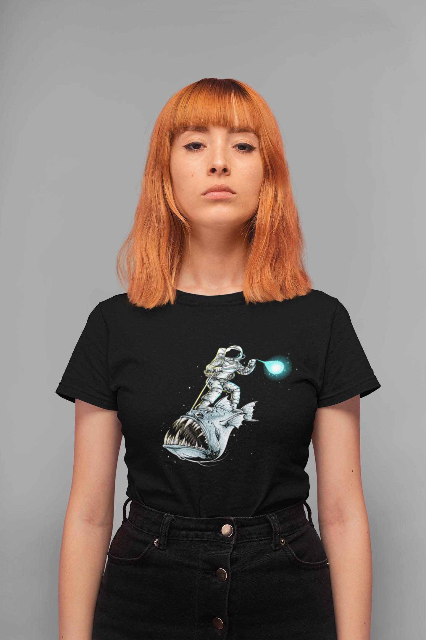 Playera de manga corta de mujer estampado de astronauta