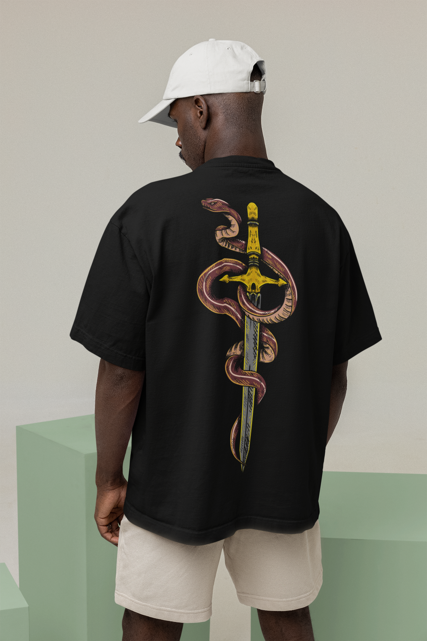 Playera Oversize de hombre con estampado de espada con serpiente