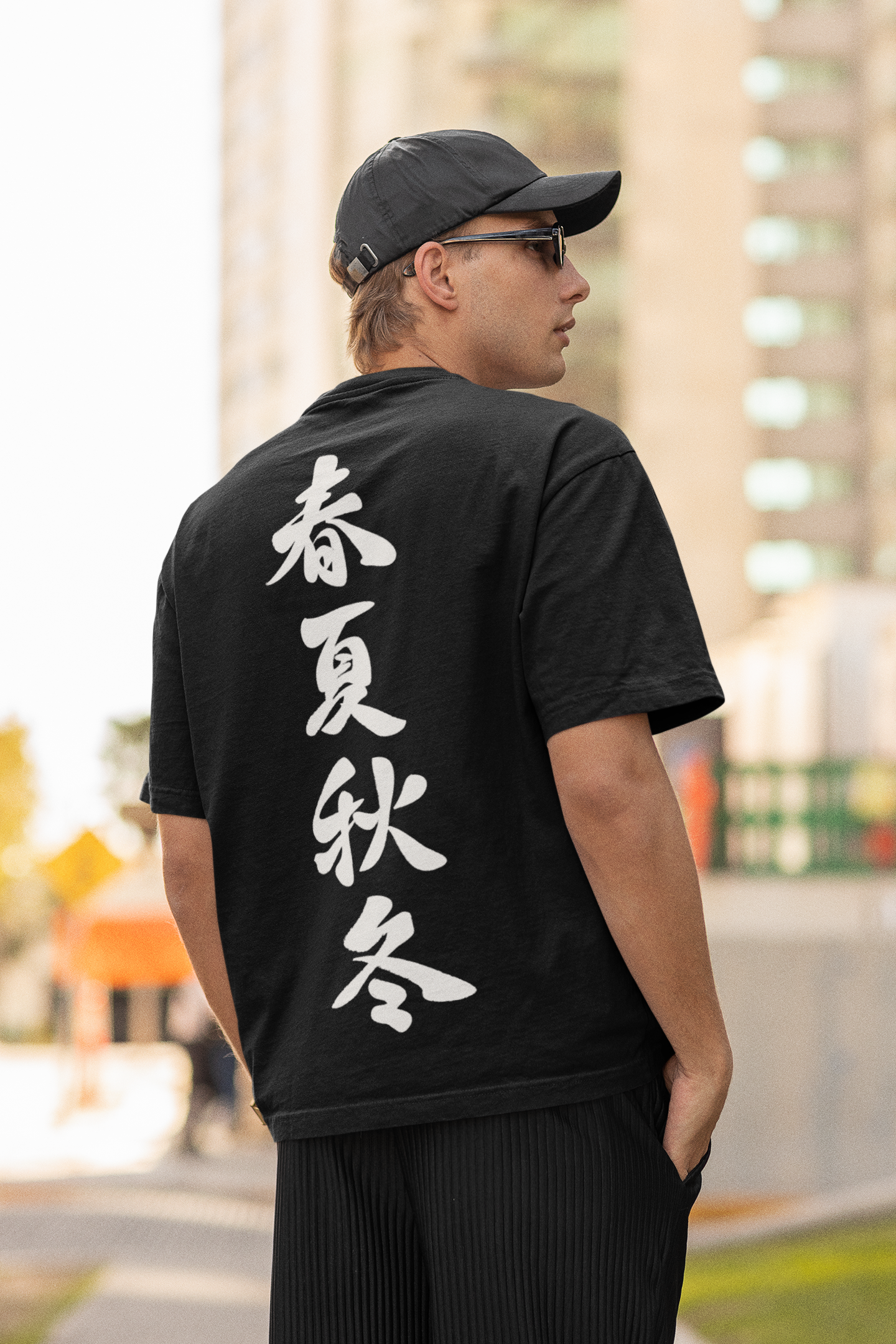 Playera Oversize de hombre con letras chinas