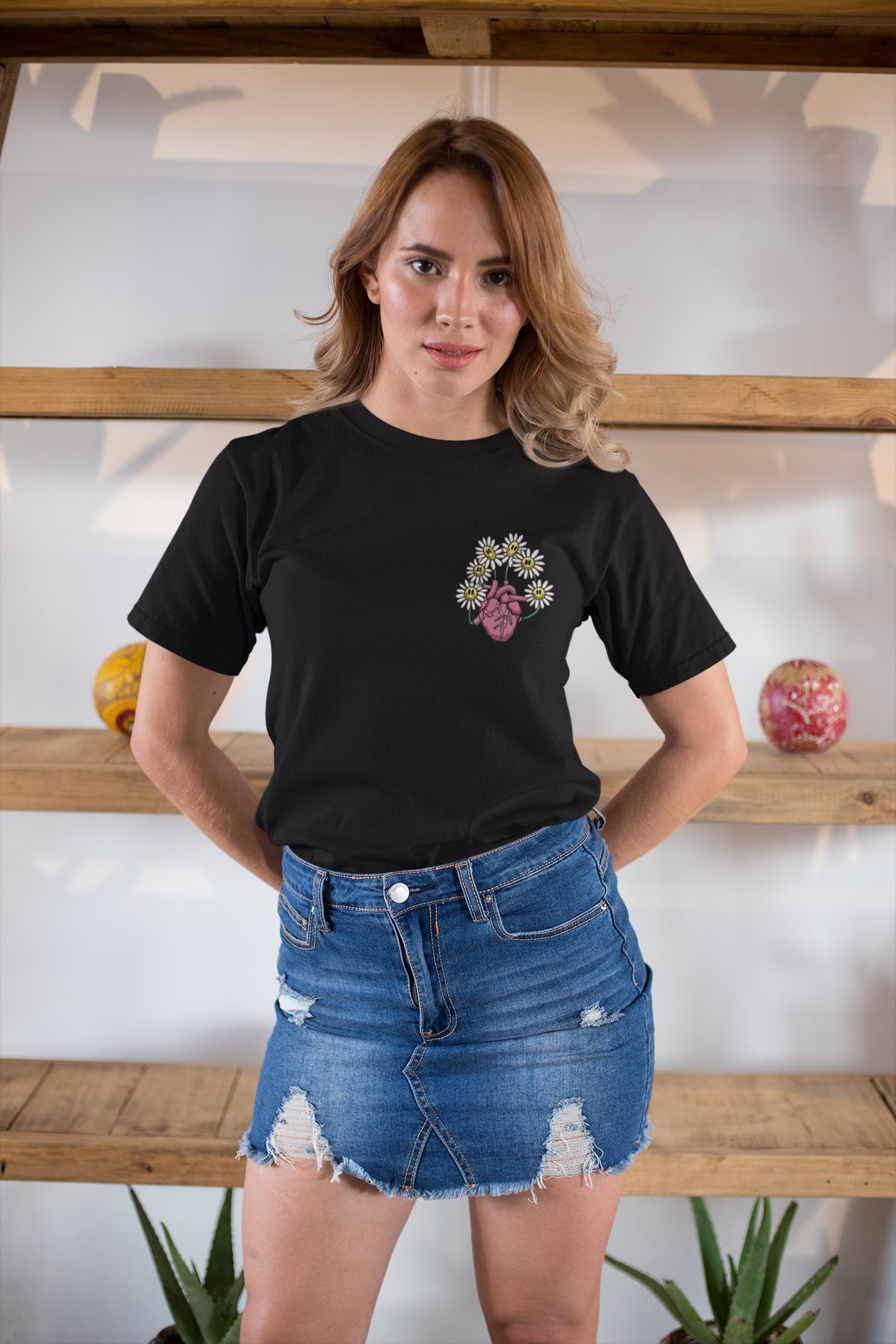 Playera de manga corta de mujer estampado de corazón con flores