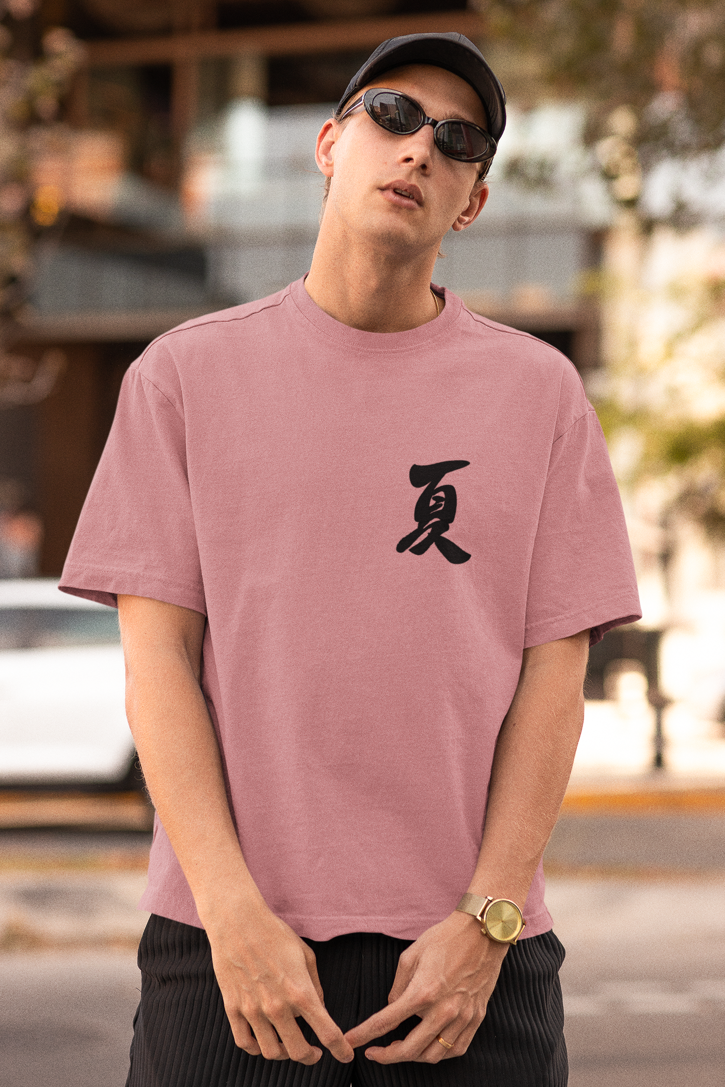 Playera Oversize de hombre con letras chinas