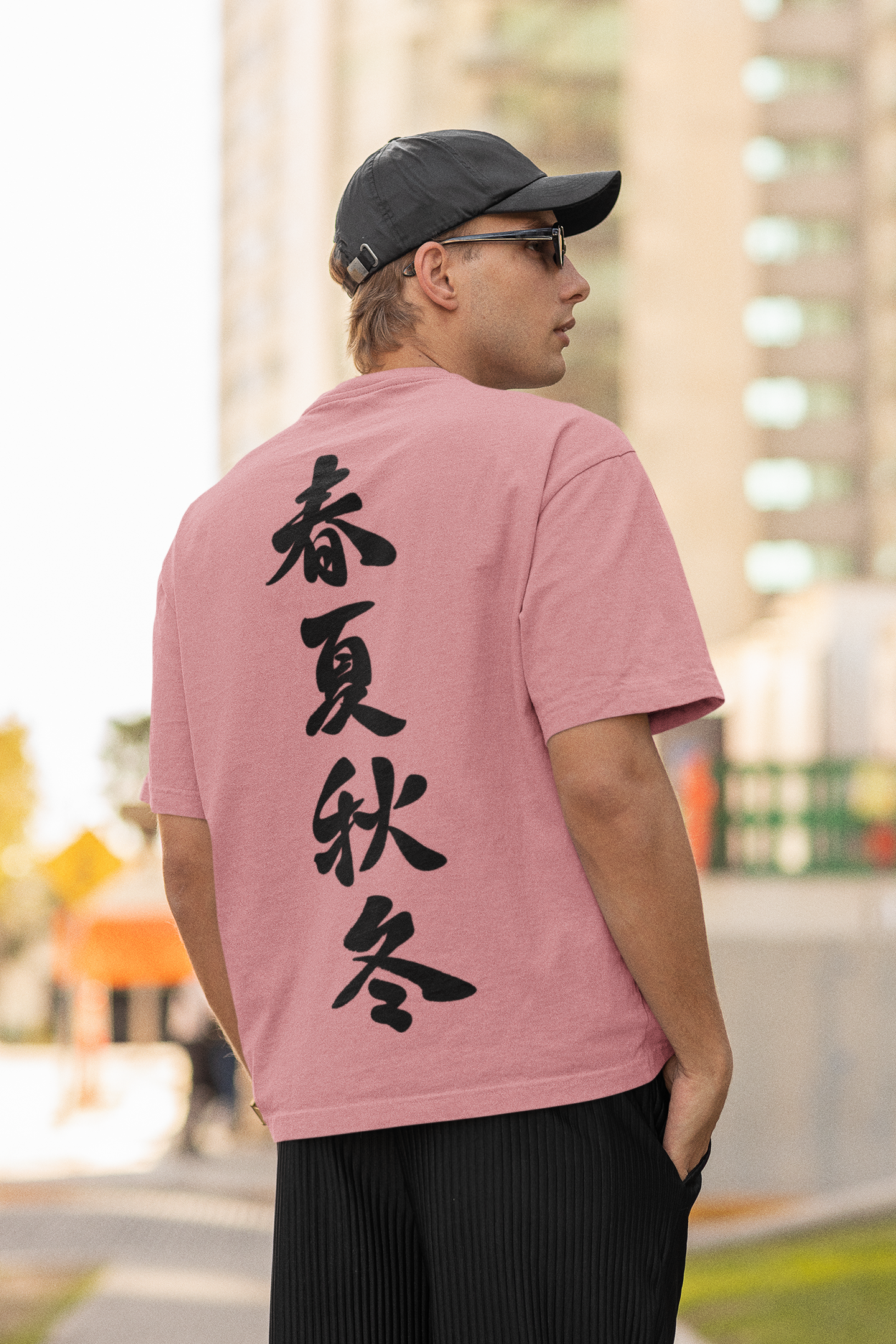 Playera Oversize de hombre con letras chinas