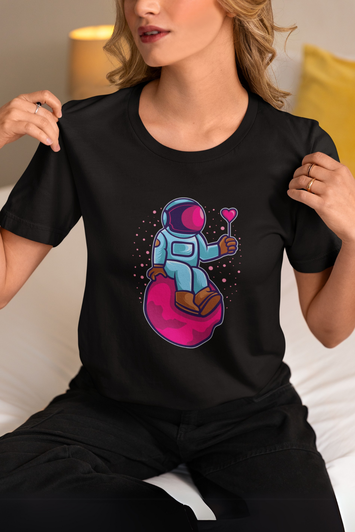 Playera de manga corta de mujer con estampado de Astronauta